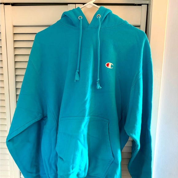 Tops - Champion hoodie, size L.